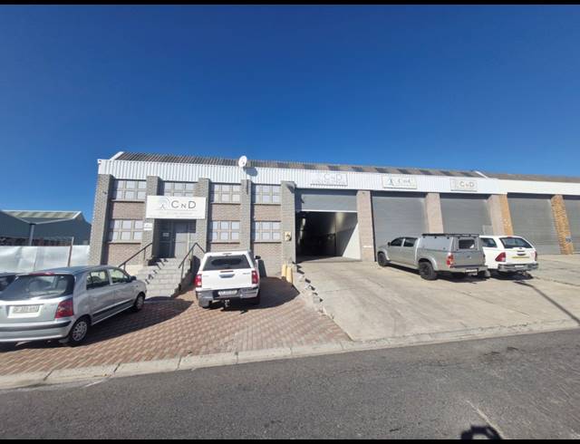 1,270M² WAREHOUSE TO LET IN STIKLAND INDUSTRIAL